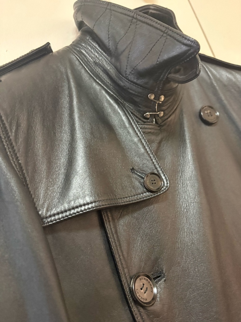 BURBERRY LONDON BRITTION BLACK LEATHER TRENCH COAT SIZE 50(M) - Picture 7 of 16